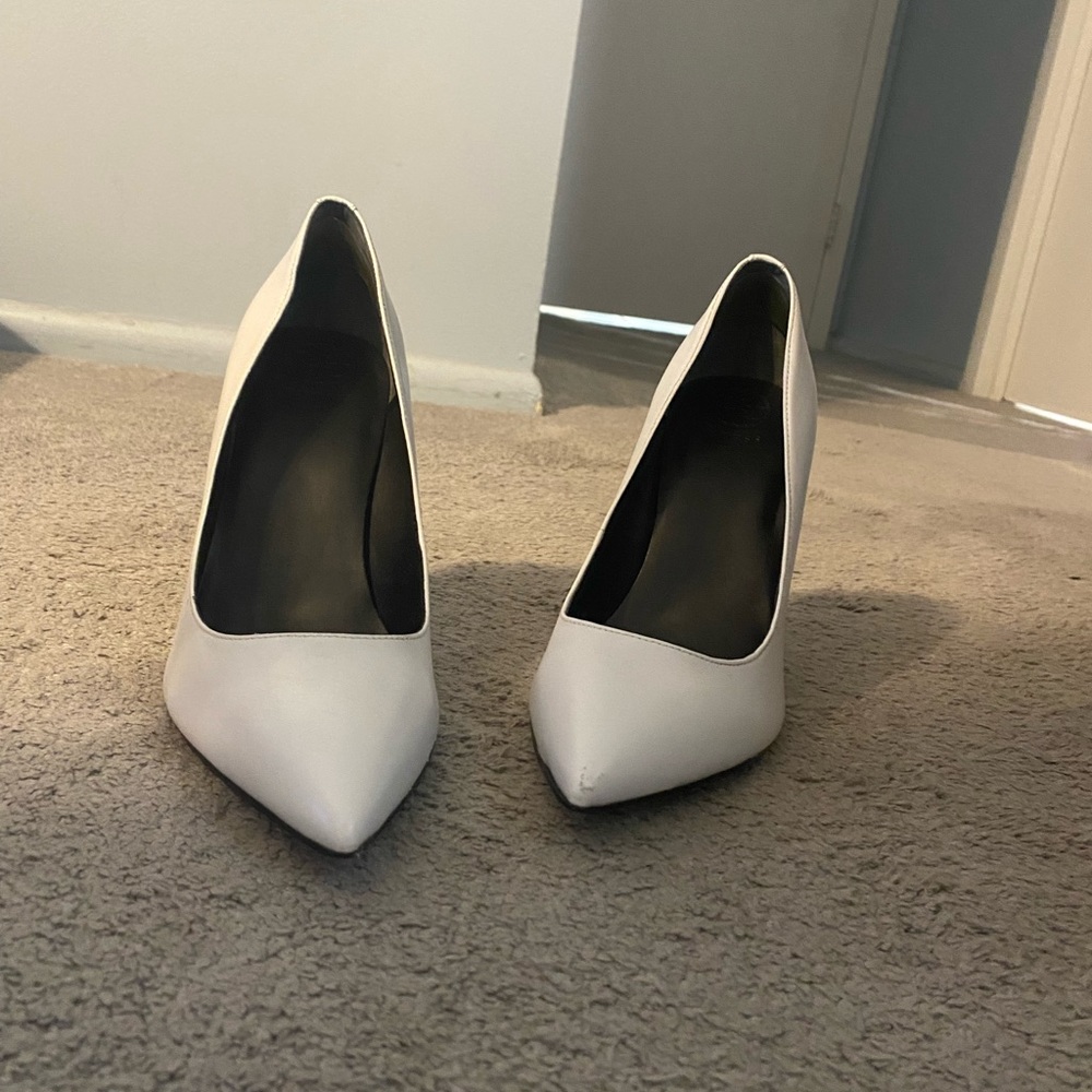 White stiletto heels! - Picture 3 of 9
